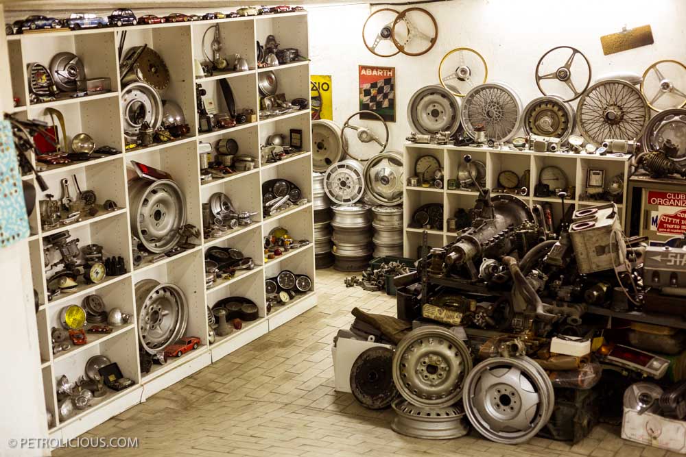 Motor Parçaları Rafı